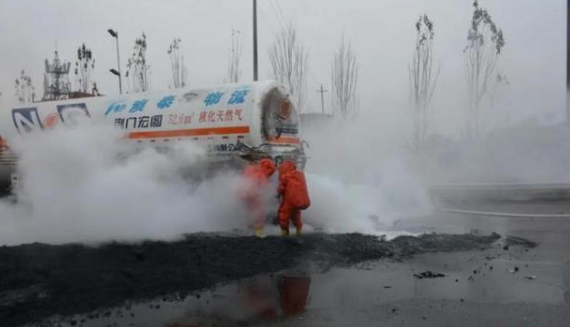 油罐車發(fā)生天然氣泄漏，救援專用便攜式可燃?xì)怏w檢測(cè)儀