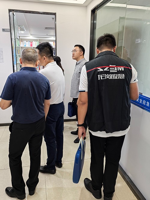 區(qū)人大常委會調研安全應急產業(yè)活動